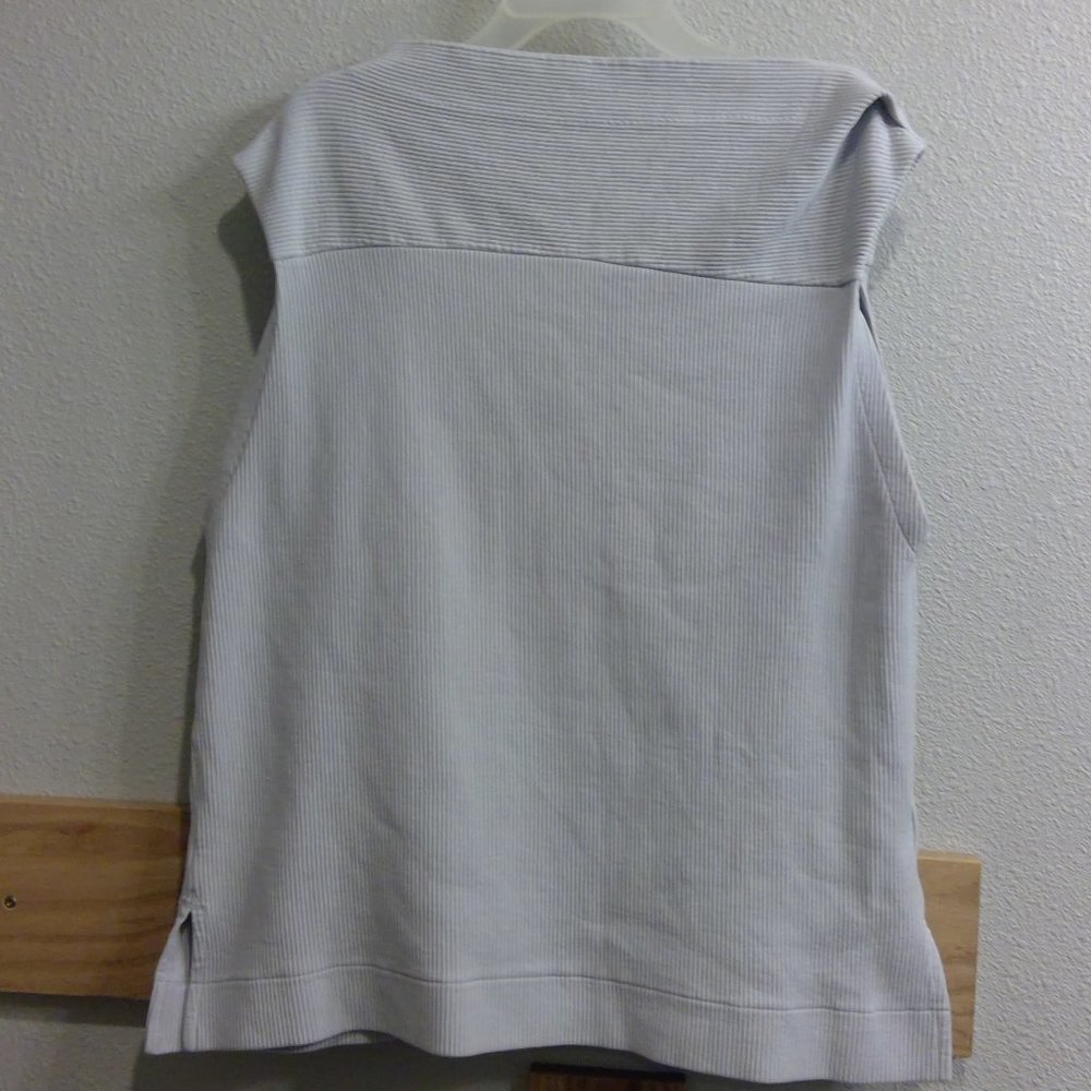 Asymmetric Neck-Top